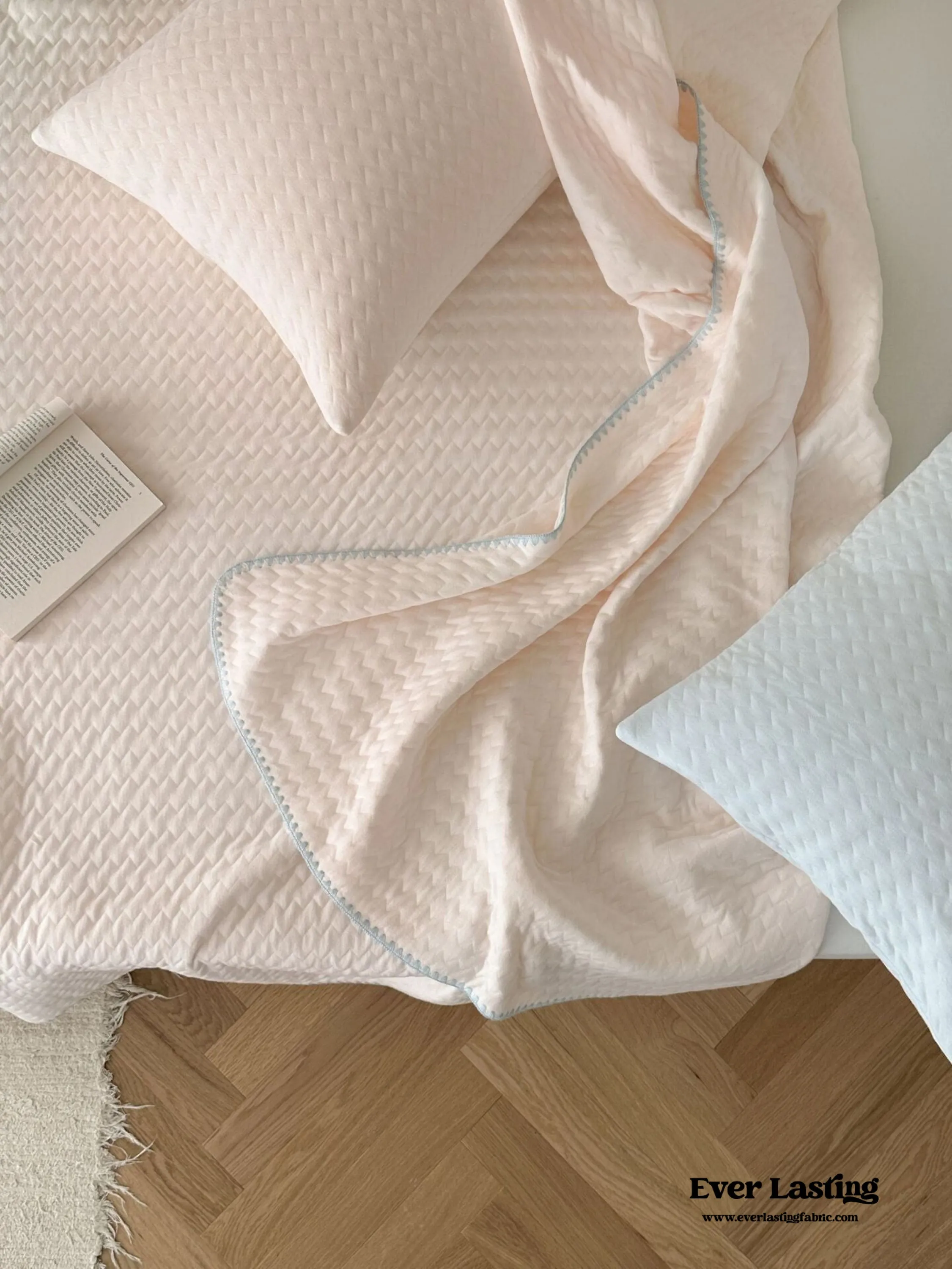 Breathable Pastel Knitted Blanket / Blue