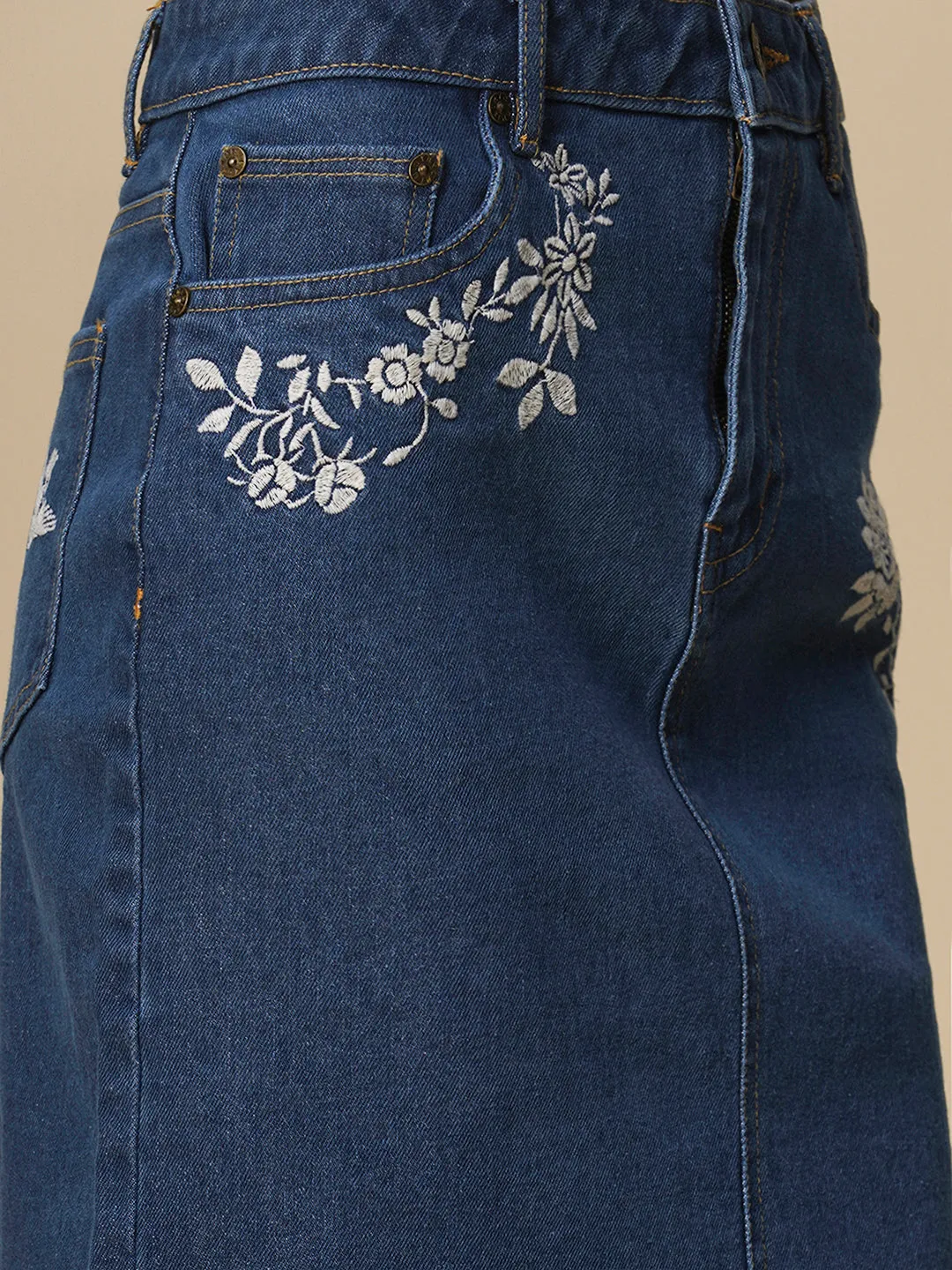 DENIM EMBROIDERED PENCIL SKIRT