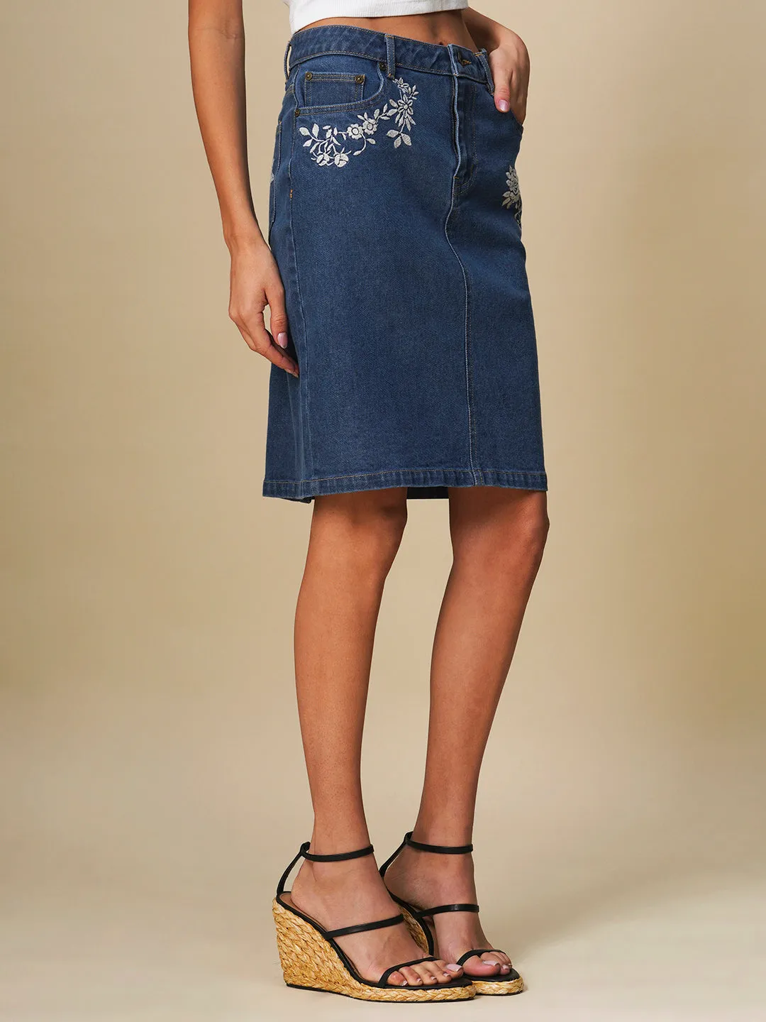 DENIM EMBROIDERED PENCIL SKIRT