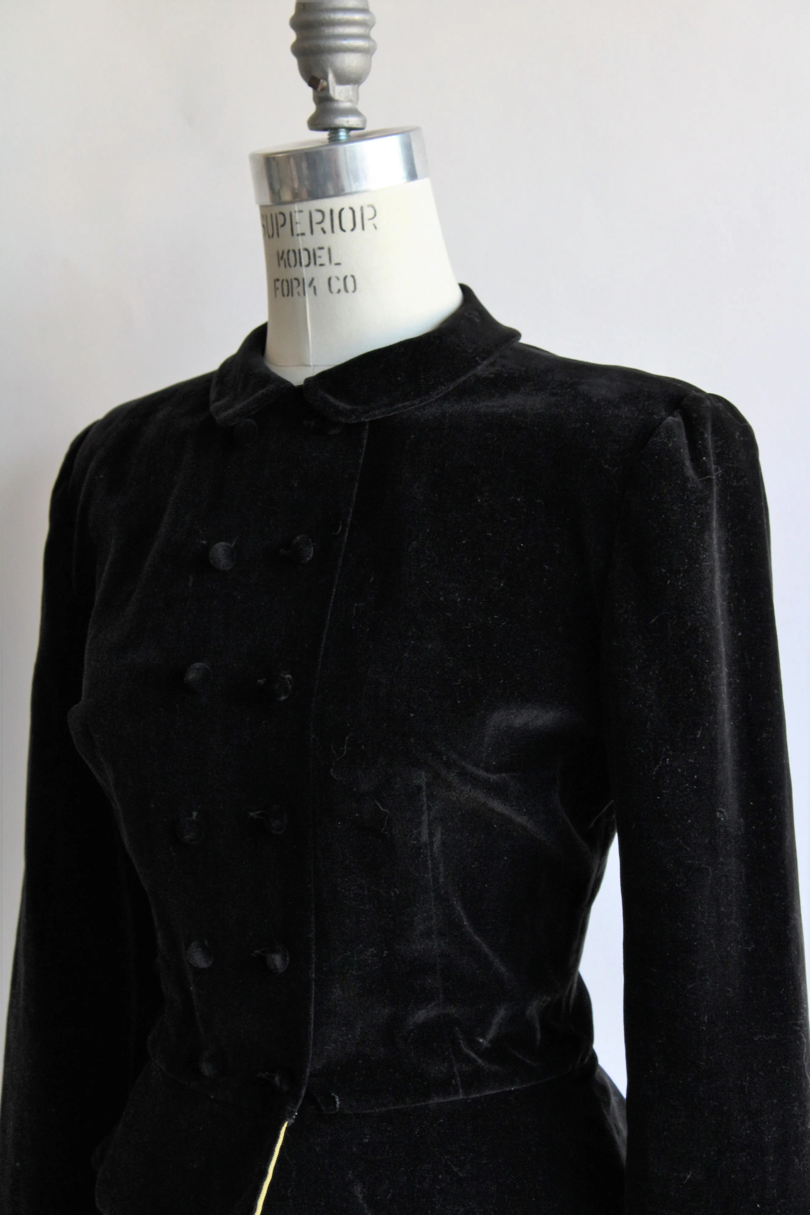 Vintage 1940s 1950s New Look Velvet Jacket by Nona Originals